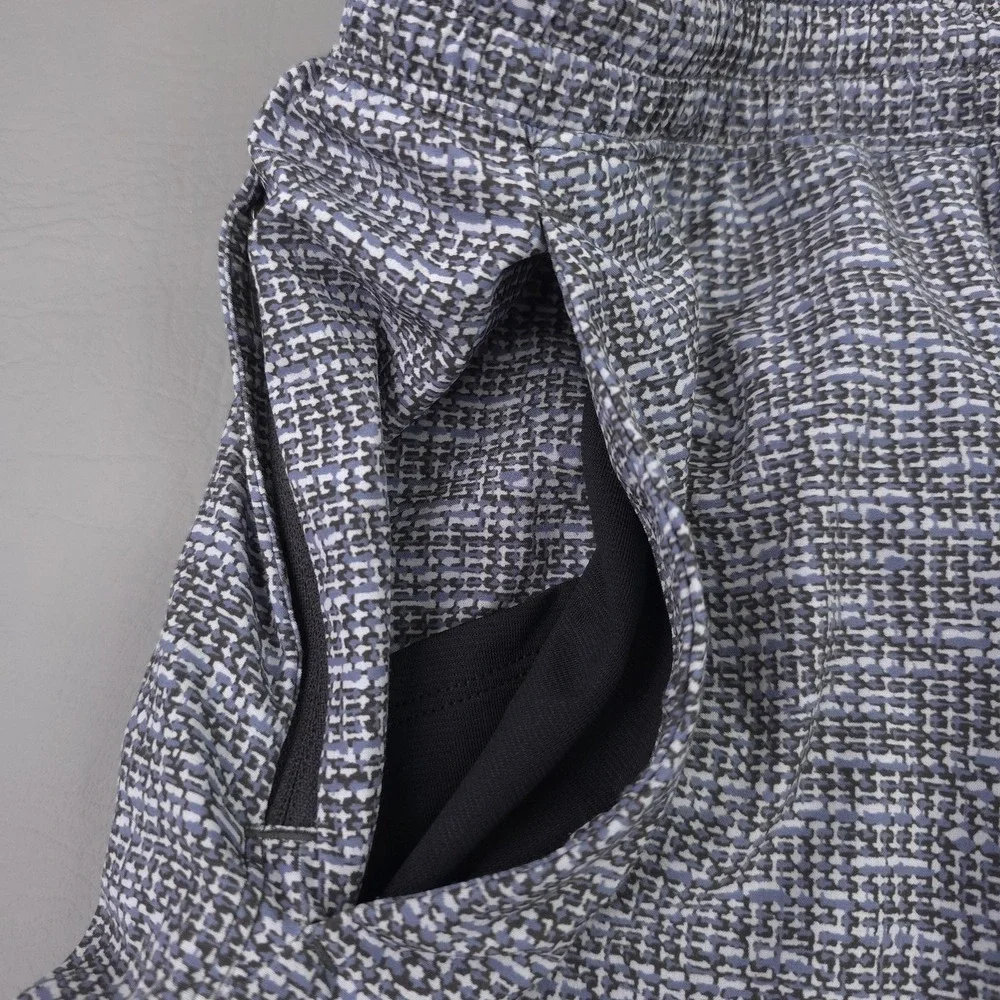 Lululemon Shorts Men Small Gray Geometric Pace Breaker Linerless 7in Performance